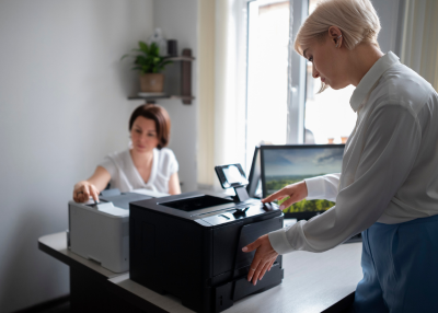 Alegerea strategică pentru birouri: imprimante laser vs. inkjet 