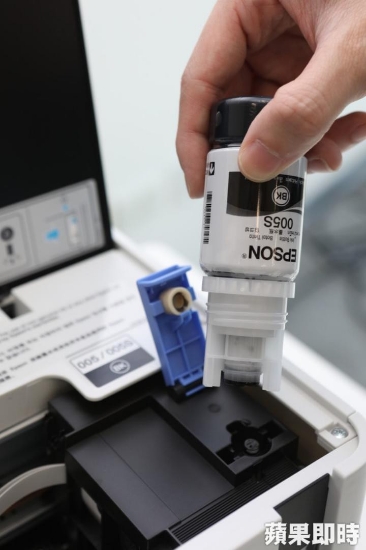 Imagine Imprimanta inkjet mono CISS Epson M1120, dimensiune A4, viteza max 32ppm, rezolutie printer 1440x720dpi, alimentare hartie 150 coli, volum maxim printare : 15000pagini/luna, interfata: USB 2.0, Wireless, consumabile: Ecotank MX1xx negru XL (6k/pag.), MX1xx negru L (2k/pag.),cerneala 6k/pag inclusa