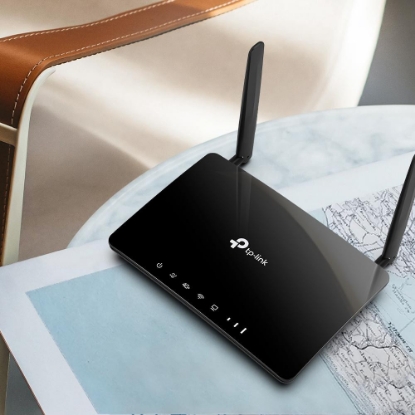 Imagine TP-LINK ROUTER 4G+ AC1200 Dual-Band CAT6 ARCHER MR500, interfata: 1× Porturi LAN/WAN 10/100/1000 Mbps, 3× Porturi LAN 10/100/1000 Mbps, 1× Slot Micro SIM, Dimensiuni: 202 × 141 × 33.6 mm, 2× Antene externe LTE detașabile, Standarde Wireless: IEEE 802.11a/n/ac 5 GHz, IEEE 802.11b/g/n 2.4 GHz, Rata de