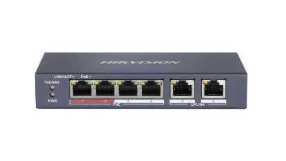 Imagine Switch PoE Hikvision DS-3E0106P-E/M(B): 4 x 10/100Mbps PoE port, and 2 × 10/100Mbps RJ45 port, 4 porturi PoE maxim 30W, buget PoE 35W, tensiune alimentare 48 VDC, 0.8 A, dimensiuni: 145 mm × 68.45 mm × 25.6 mm, greutate: 0.27kg, montare pe birou sau pe perete.