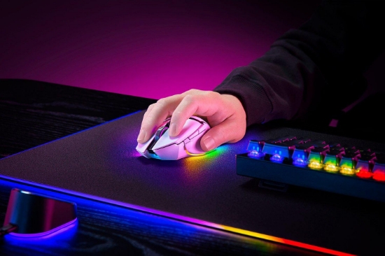 Imagine Mouse Razer cu fir Razer Basilisk V3 PRO, butoane programabile 10+1, Razer™ HyperScroll Tilt Wheel, 11 zone de iluminare Chroma RGB, alb