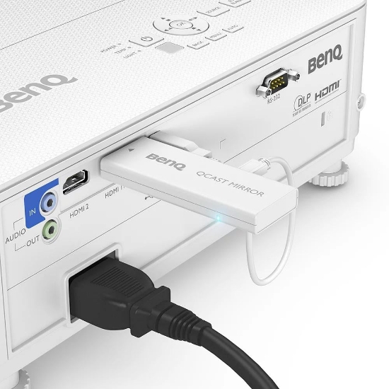 Imagine Proiector BENQ TH585P, DLP, FHD 1920*1080, 3500 lumeni, 10.000:1, 16:9, lampa 4000 ore/ 15.000 ore, zoom 1.1x, 2* HDMI, MHL, USB tip A, RS232, boxa 10W, telecomanda cu baterii incluse, potrivit pentru jocuri de consola, culoare alb